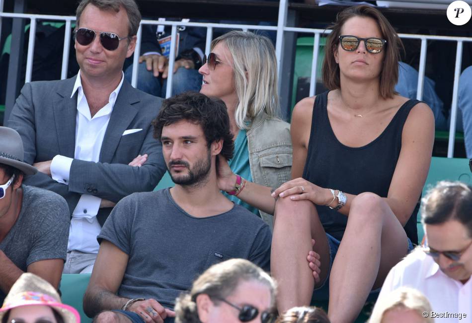 Laure Manaudou et son compagnon Jérémy Frérot (du groupe Fréro Delavega) dans les tribunes lors ...