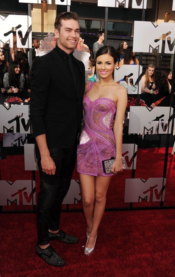 Pierson Fode et sa petite-amie Victoria Justice lors de la soirée des MTV Movie Awards 2014 à Los Angeles, le 13 Avril 2014.