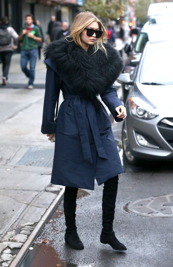 Gigi Hadid à la sortie de son appartement à New York, le 12 novembre 2015
