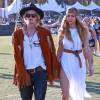 Gigi Hadid et son petit-ami Cody Simpson très amoureux lors 3ème jour du Festival "Coachella Valley Music and Arts" à Indio, le 11 avril 2015.