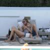 Gigi Hadid et son petit-ami Cody Simpson se relaxent sur la plage à Miami, le 15 mars 2015.
