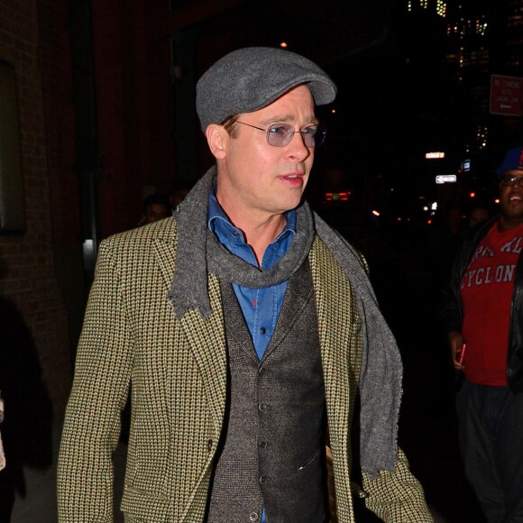 Brad Pitt quitte son hôtel à New York le 24 novembre 2015.