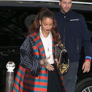 La chanteuse Rihanna arrive à la Tour Eiffel à Paris, le 4 octobre 2015.