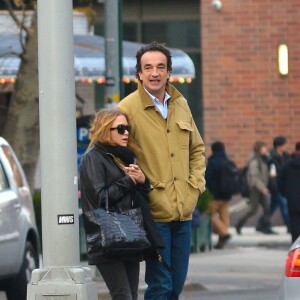 Exclusif - Olivier Sarkozy et sa compagne Mary Kate Olsen se promènent dans les rues de East Village, New York le 18 novembre 2012
