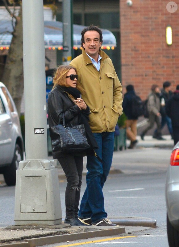 Exclusif - Olivier Sarkozy et sa compagne Mary Kate Olsen se promènent dans les rues de East Village, New York le 18 novembre 2012