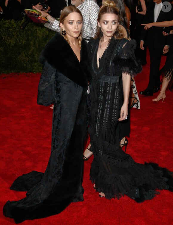 Mary-Kate et Ashley Olsen - Soirée Costume Institute Gala 2015 (Met Ball) au Metropolitan Museum célébrant l'ouverture de Chine: à travers le miroir à New York, le 4 mai 2015 .
