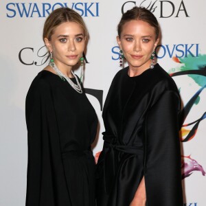 Mary Kate Olsen et Ashley Olsen à la soirée des CFDA Fashion Awards 2014 à New York, le 2 juin 2014.