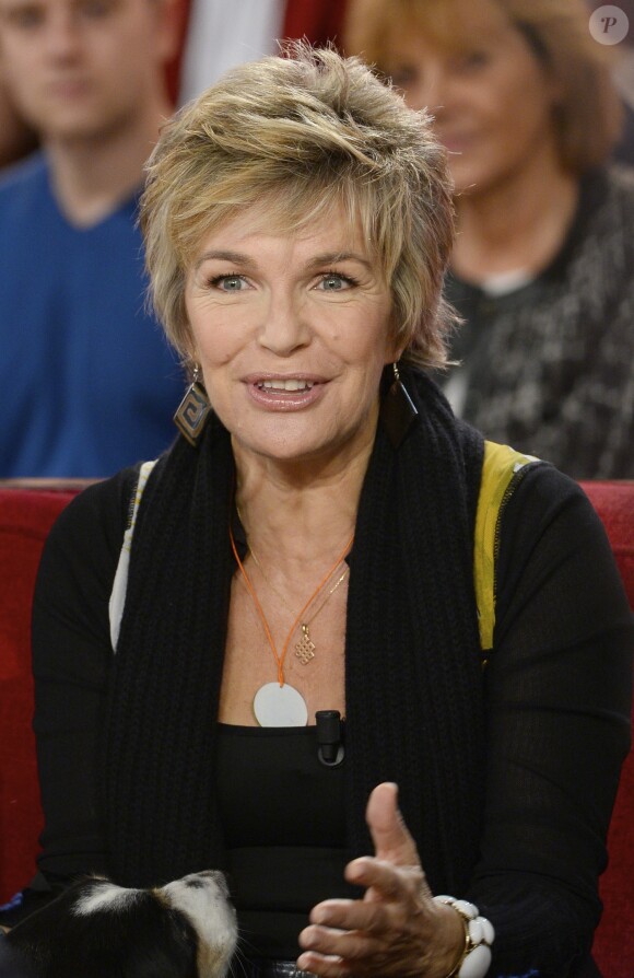 Véronique Jannot - Enregistrement de l'émission "Vivement dimanche" à Paris le 6 novembre 2013.