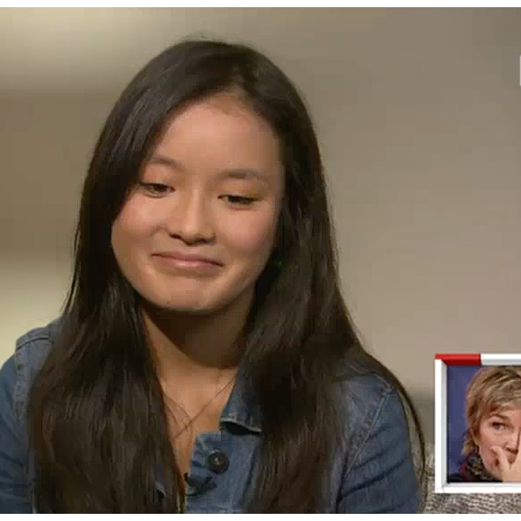 Véronique Jannot émue par le message d'amour de sa fille adoptive dans "Vivement Dimanche" sur France 2, le 29 novembre 2015.