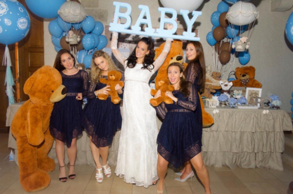 Jade Foret : Entourée de toutes ses amies pour sa baby shower avant d'acceuillir... son premier garçon !