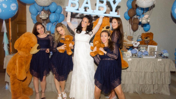 Jade Foret enceinte de son premier garçon : Sa "baby shower" en robe de mariée !