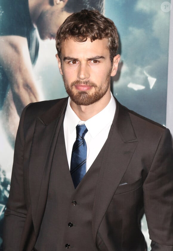 Theo James - Première du film "The Divergent Series: Insurgent" à New York, le 16 mars 2015.