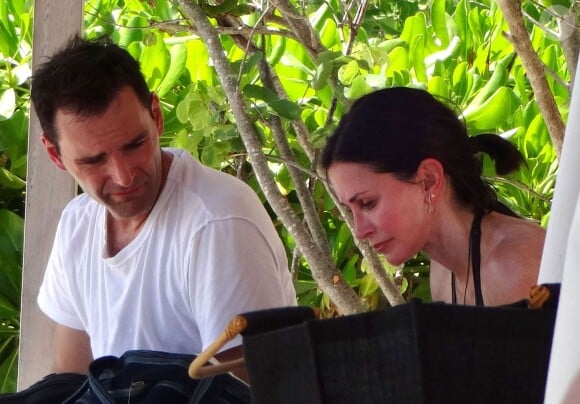 Exclusif - Courteney Cox et son fiancé Johnny McDaid passent des vacances en amoureux à Cancun, le 14 mai 2015