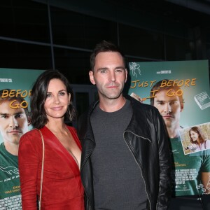 Courteney Cox (robe Jitrois) et son fiancé Johnny McDaid lors l'after party de la projection spéciale du film "Just before I go" à Hollywood, le 20 avril 2015.