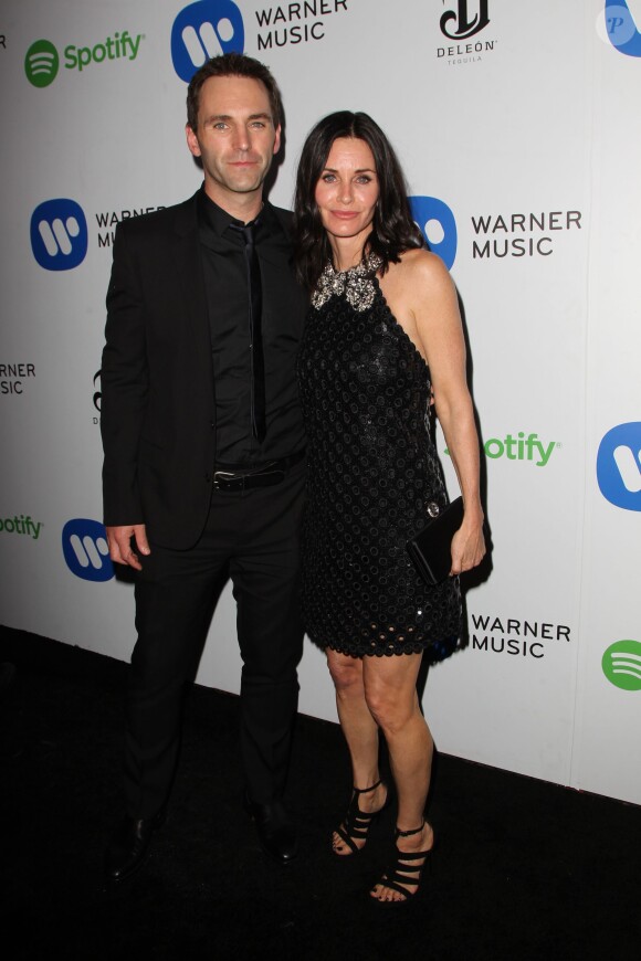 Courteney Cox et son fiancé Johnny McDaid - Soirée de Warner Music Group lors des Grammy Awards au Chateau Marmont à Los Angeles, le 8 février 2015.