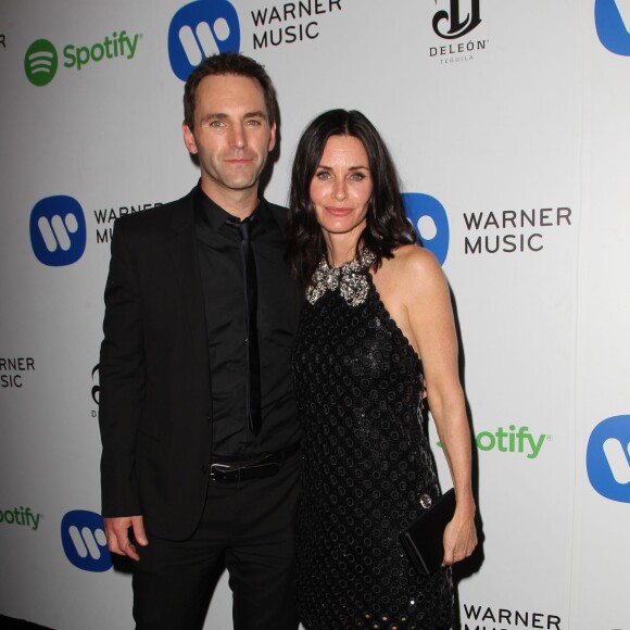 Courteney Cox et son fiancé Johnny McDaid - Soirée de Warner Music Group lors des Grammy Awards au Chateau Marmont à Los Angeles, le 8 février 2015.