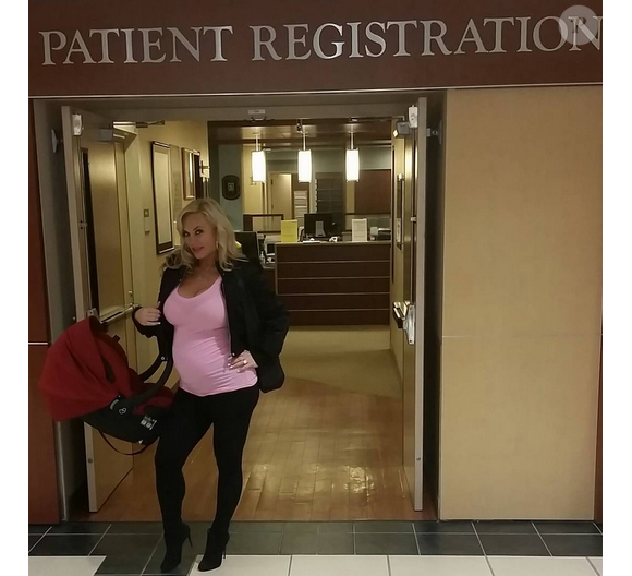 Coco Austin arrive à l'hôpital pour accoucher / photo postée sur Instagram, le 28 novembre 2015