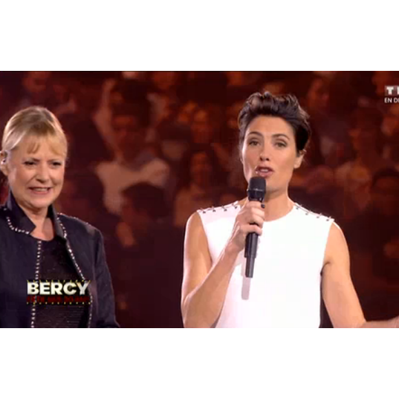 Dorothée et Alessandra Sublet, lors du concert événement des 30 ans de Bercy, à l'AccorHotels Arena à Paris, le vendredi 4 décembre 2015.