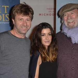 Jenifer et Jean-Pierre Marielle avec Richard Caillat, président associé du théâtre de la Michodière lors de la générale de la pièce Il était une fois au théâtre de la Michodière à Paris le 5 décembre 2015 © Veeren