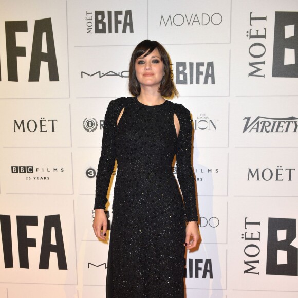 Marion Cotillard (robe Dior) - Soirée des Moet British Independent Film Awards à Londres le 6 décembre 2015