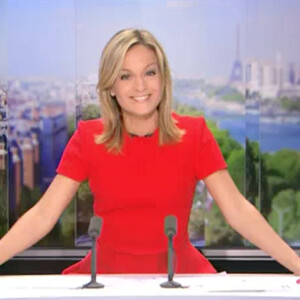 La journaliste Audrey Crespo-Mara, son dernier JT sur TF1. Le 23 août 2015.