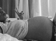 Aurélie Van Daelen, prête à accoucher : Ventre extra rond et câlin avec papa !