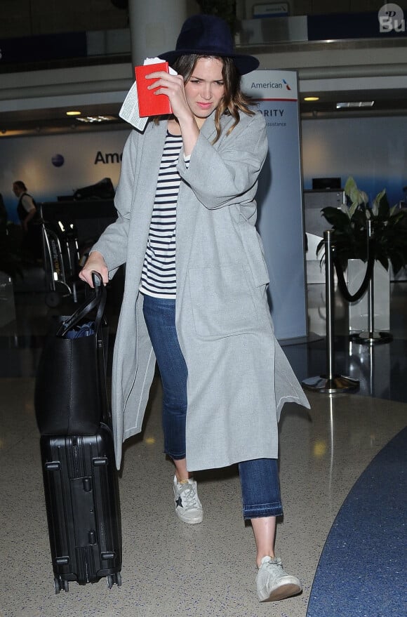 Mandy Moore arrive à l'aéroport de LAX à Los Angeles, le 9 juin 2015