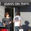 Mandy Moore et son mari Ryan Adams à la sortie du restaurant Joans On Third à Los Angeles, le 27 janvier 2011.