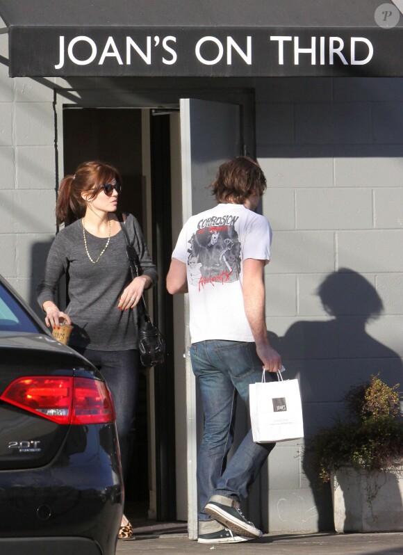 Mandy Moore et son mari Ryan Adams à la sortie du restaurant Joans On Third à Los Angeles, le 27 janvier 2011.