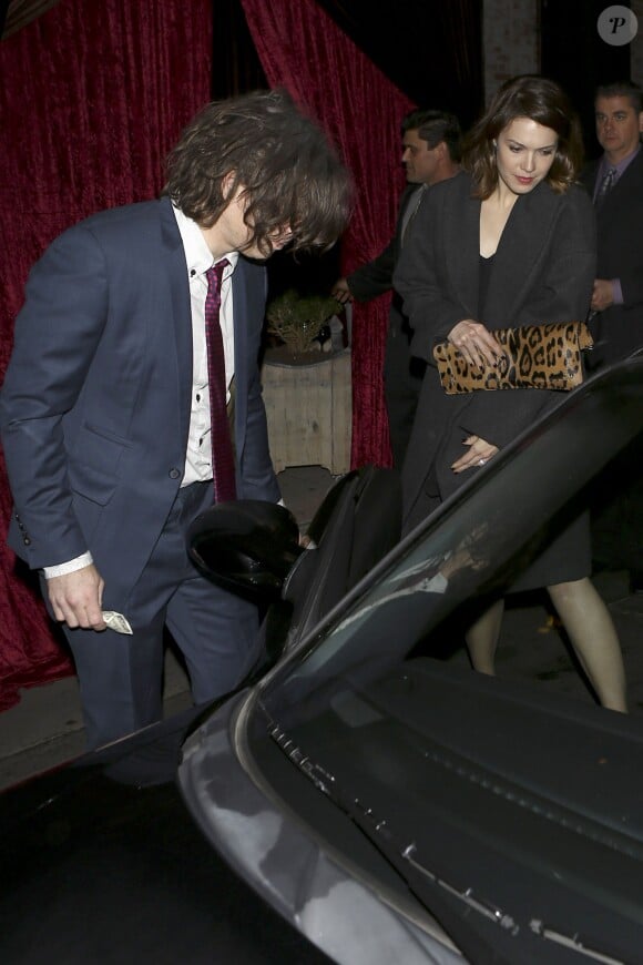Mandy Moore et son mari Ryan Adams rentrent chez eux après avoir assisté à la soirée de fiançailles de Johnny Depp et Amber Heard, le 14 mars 2014.