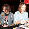 Mandy Moore et Ryan Adams signent des autographes à la sortie du club Largo à Los Angeles, le 26 juin 2014