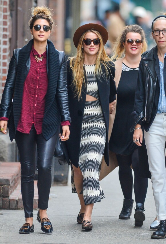 Amber Heard avec sa soeur Whitney et ses amis à New York Le 17 avril 2015