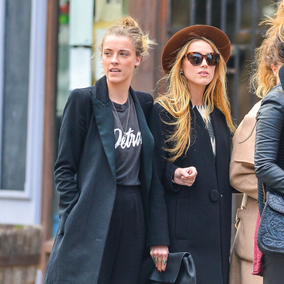 Amber Heard avec sa soeur Whitney et ses amis à New York Le 17 avril 2015