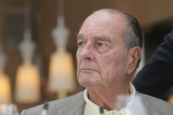 Jacques Chirac avec sa femme Bernadette, Maryvonne Pinault et un ami au restaurant Le Girelier à Saint Tropez le 4 octobre 2013