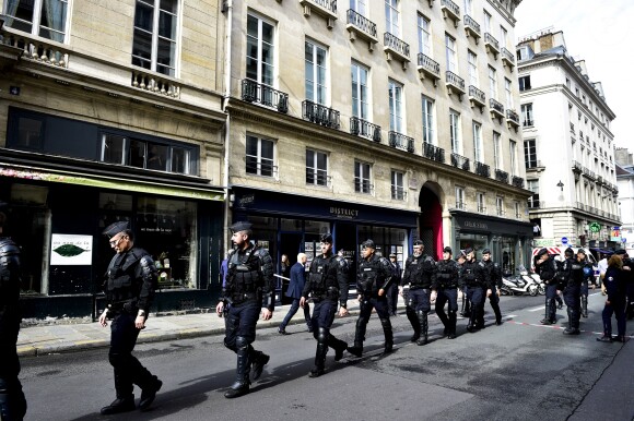 Ambiance devant le domicile de Jacques Chirac le jour de l'annonce de son décès. Paris, le 26 septembre 2019. © JB Autissier / Panoramic / Bestimage