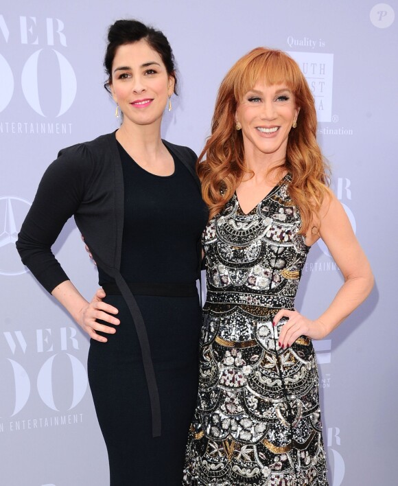 Sarah Silverman et Kathy Griffin assistent au déjeuner des "Women In Entertainment" de 2015 organisé par le magazine The Hollywood Reporter, aux Milk Studios. Los Angeles, le 9 décembre 2015.