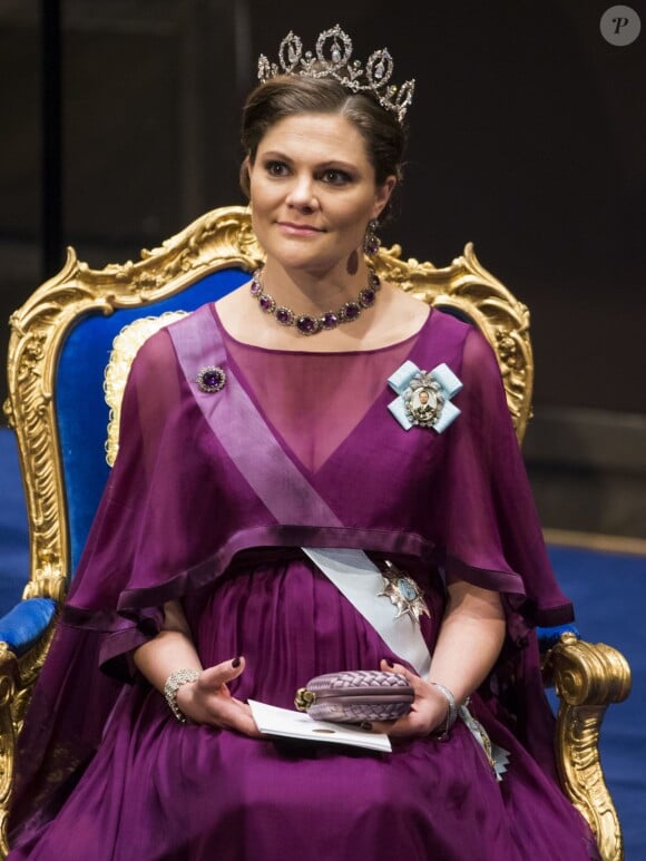 La princesse Victoria de Suède, enceinte - La famille royale de Suède au gala en l'honneur des Prix Nobel à Stockholm, le 10 décembre 2015.