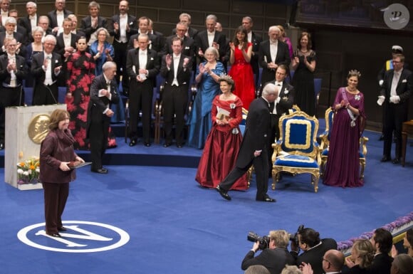 Svetlana Alexievitch (prix Nobel de littérature), la princesse Victoria de Suède enceinte et son mari le prince Daniel de Suède, le roi Carl Gustav et la reine Silvia de Suède - La famille royale de Suède au dîner de gala en l'honneur des Prix Nobel à Stockholm, le 10 décembre 2015. S