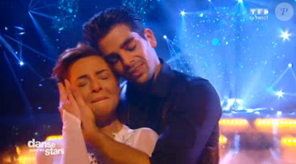 Priscilla Betti en larmes dans "Danse avec les stars 6" sur TF1. Elle a rendu un émouvant hommage à sa maman. Le 12 décembre 2015.