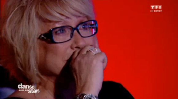 La maman de Priscilla Betti en larmes dans "Danse avec les stars 6" sur TF1. Le 12 décembre 2015.