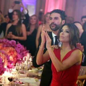 Exclusif - Eva Longoria (robe Monsoori, bijoux Messika) et son compagnon Jose Antonio Baston - Dîner du Global Gift Gala au profit de L'Unicef France Frimousses de Créateurs, de The Global Gift Foundation et The Eva Longoria Foundation, organisé au Four Seasons Hôtel George V à Paris, le 25 mai 2015.