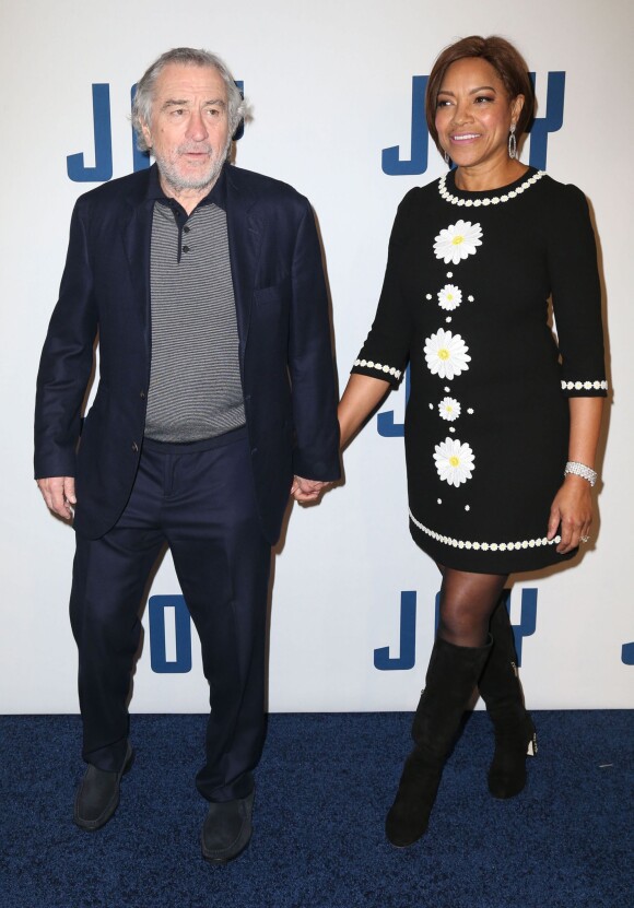 Robert De Niro et sa femme Grace Hightower à la première de 'Joy' au Ziegfeld Theatre à New York, le 13 décembre 2015.