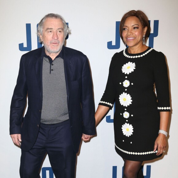 Robert De Niro et sa femme Grace Hightower à la première de 'Joy' au Ziegfeld Theatre à New York, le 13 décembre 2015.