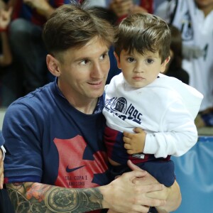 Lionel Messi et son fils Thiago après la victoire en Ligue des champions le 6 juin 2015 à Berlin