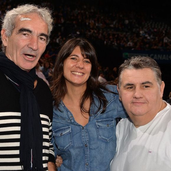 Raymond Domenech et sa compagne Estelle Denis, Pierre Ménès lors de la finale du BNP Paribas masters entre Novak Djokovic et Andy Murray à l'AccorHotels Arena de Paris le 8 novembre 2015 © Veeren