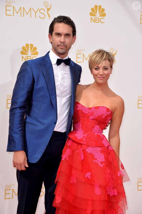 Ryan Sweeting et Kaley Cuoco lors des Emmy Awards au Nokia Theatre L.A. Live de Los Angeles le 25 août 2014