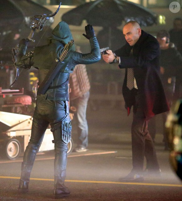 Colton Haynes et Paul Blackthorne sur le tournage de la série "Arrow" à Vancouver, le 10 février 2015