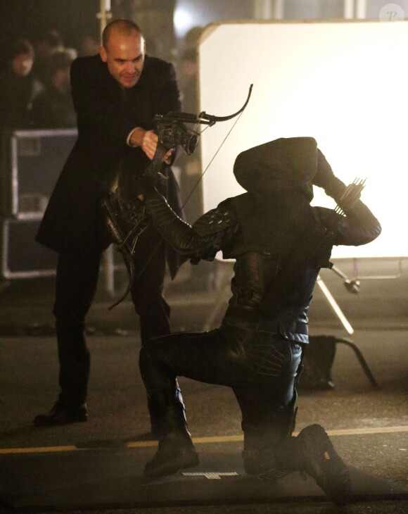 Exclusif - Colton Haynes et Paul Blackthorne sur le tournage de la série "Arrow" à Vancouver, le 10 février 2015