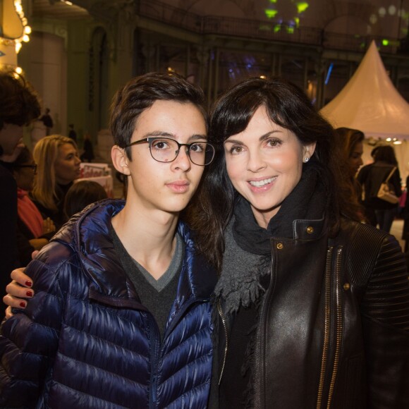 Caroline Barclay et son fils Vincent - Inauguration de la 3e édition de "Jours de Fêtes" au Grand Palais à Paris, le 17 décembre 2015.