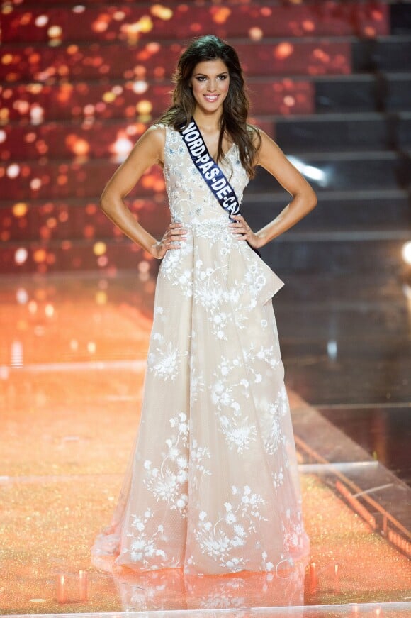 Iris Mittenaere, lors de l'élection de Miss France 2016 au Zénith de Lille, le samedi 19 décembre 2015.